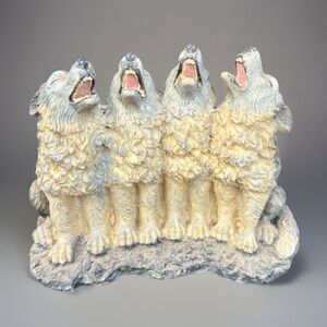 Howling Gray Wolves Family of Four Figurine Resin 6 x 5 " Vintage 90s